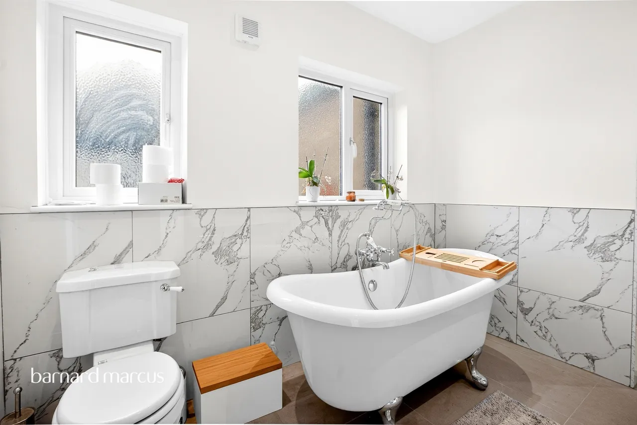 Osidge Lane, London, N14, photo 14