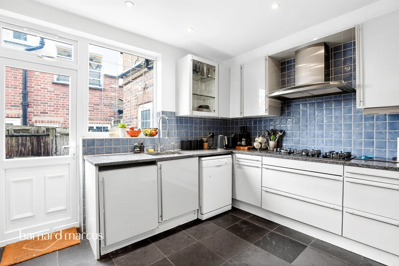 Osidge Lane, London, N14, photo 15