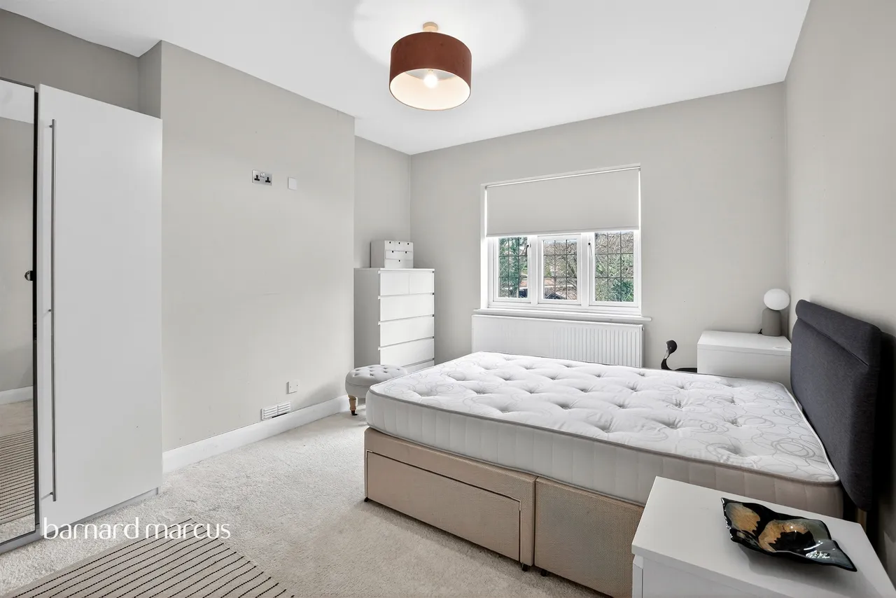 Osidge Lane, London, N14, photo 17