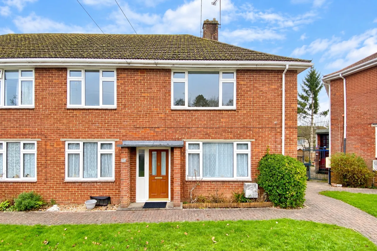 2 bed flat to rent, Nightingale Close, Romsey, SO51