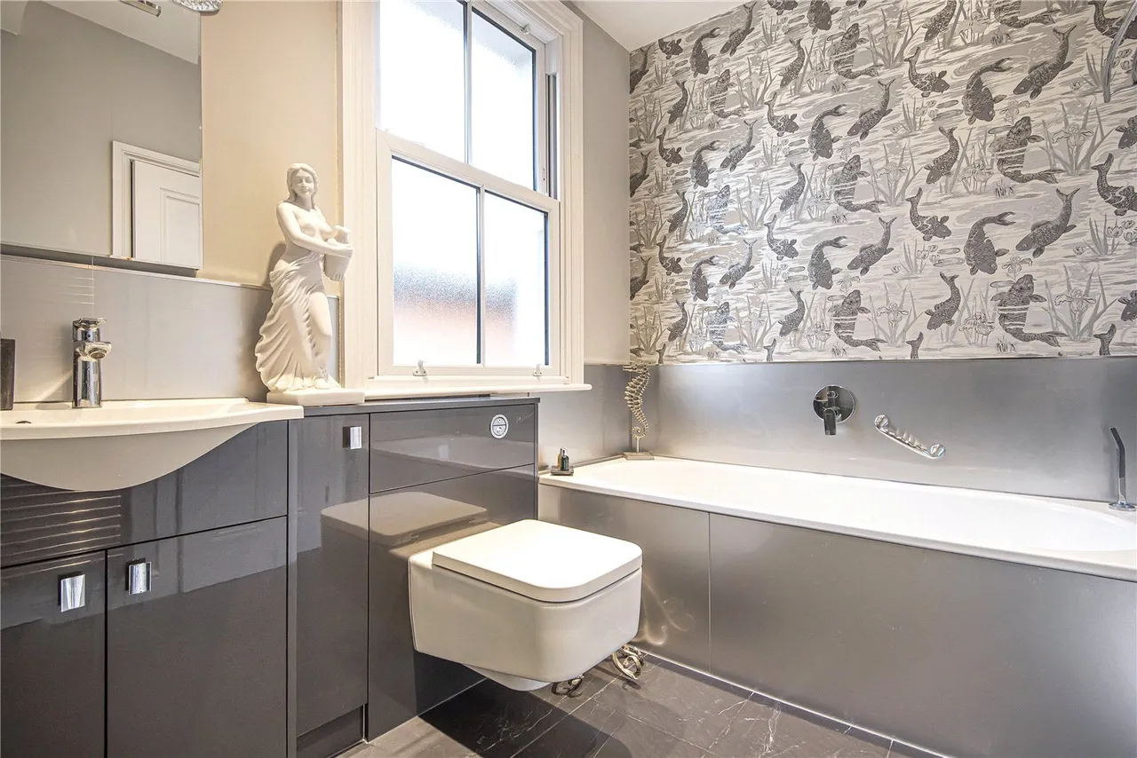 Rickmansworth Road, Northwood, HA6, photo 15
