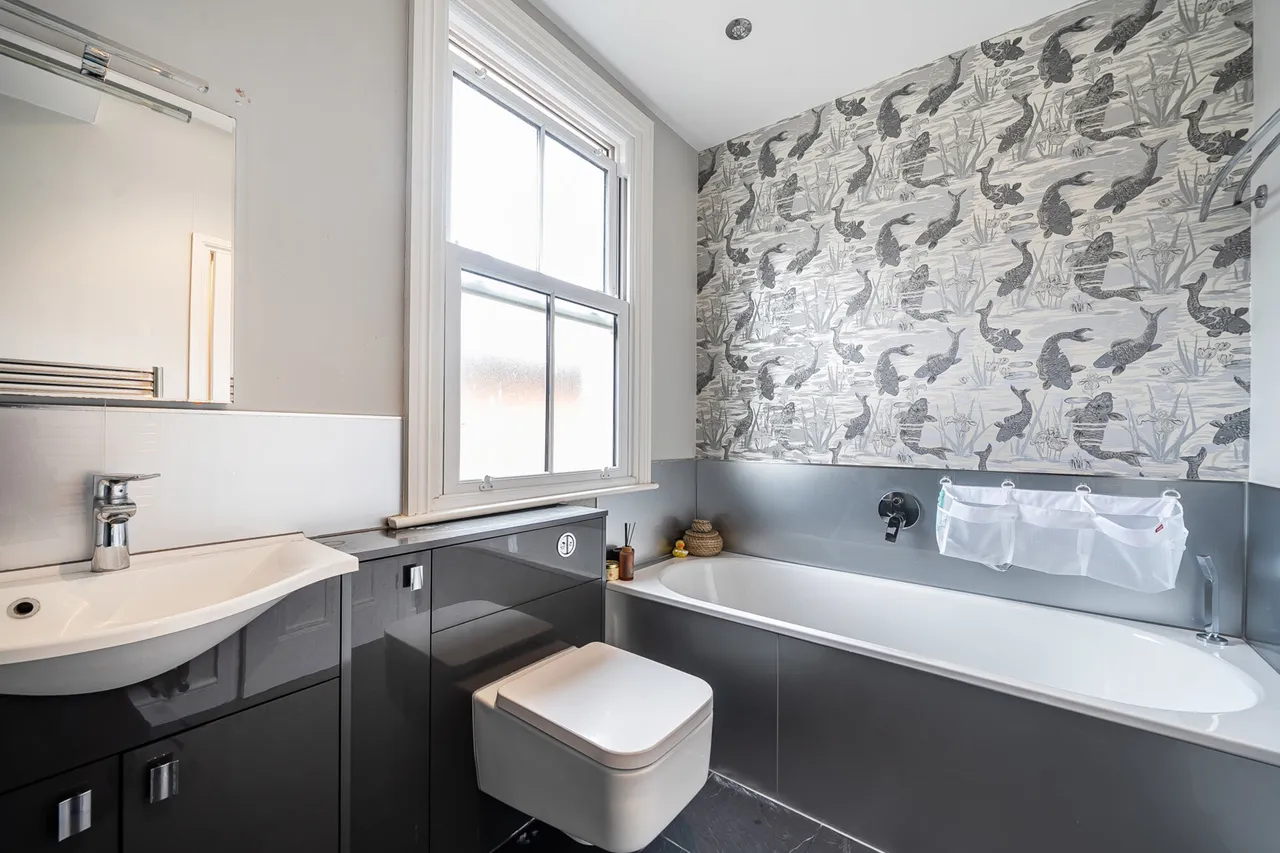 Rickmansworth Road, Northwood, HA6, photo 19