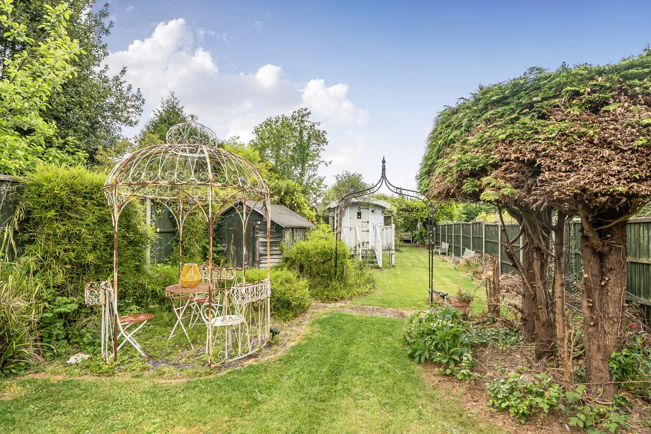 Rickmansworth Road, Northwood, HA6, photo 24