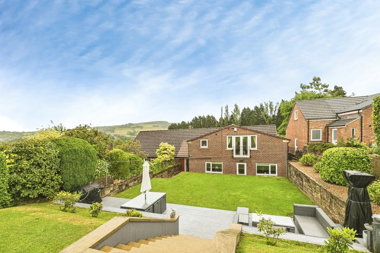 4 bed house for sale — Greenhill Bank Road, Holmfirth