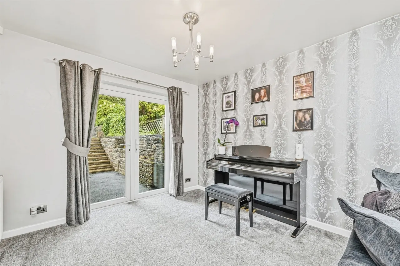 Greenhill Bank Road, Holmfirth, photo 11