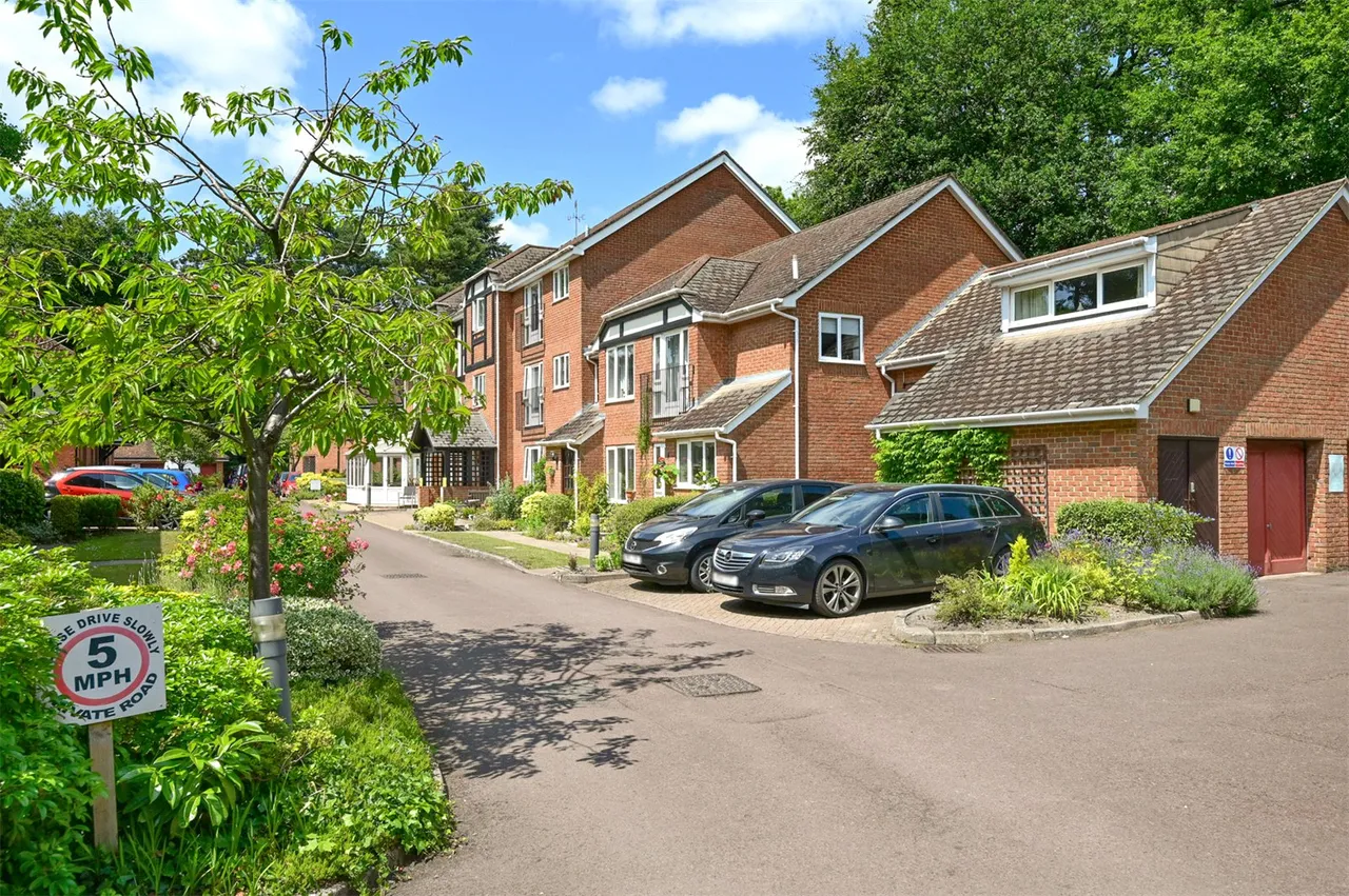 Pegasus Court, Fleet, Hampshire, GU51 4SX, photo 9
