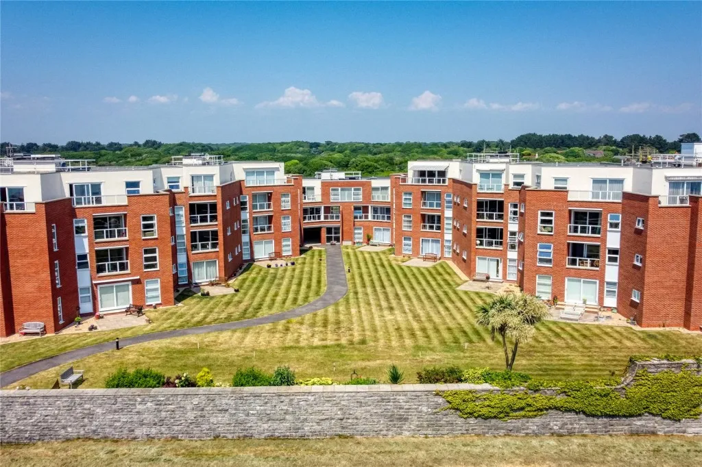 2 bed flat for sale, Milford on Sea, Lymington