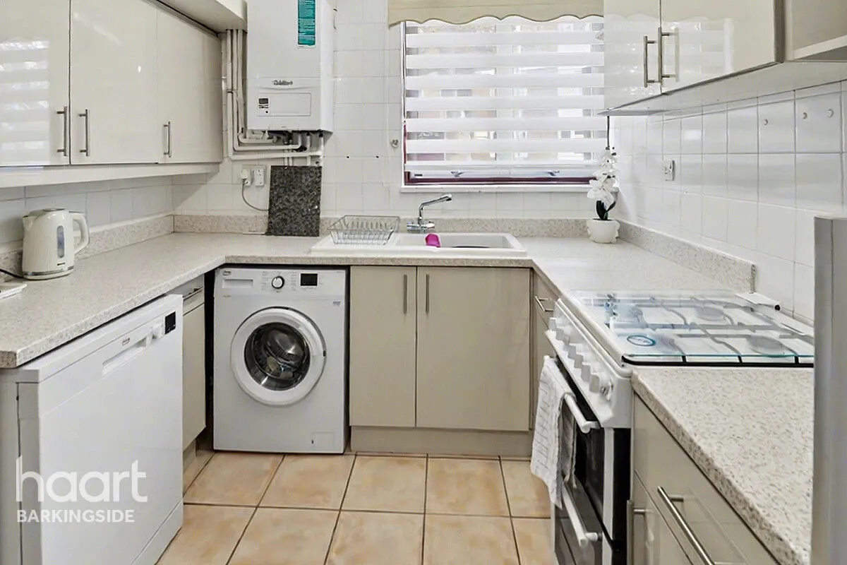 Haldon Close, Chigwell, IG7, photo 5