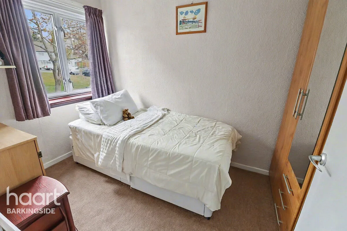 Haldon Close, Chigwell, IG7, photo 11