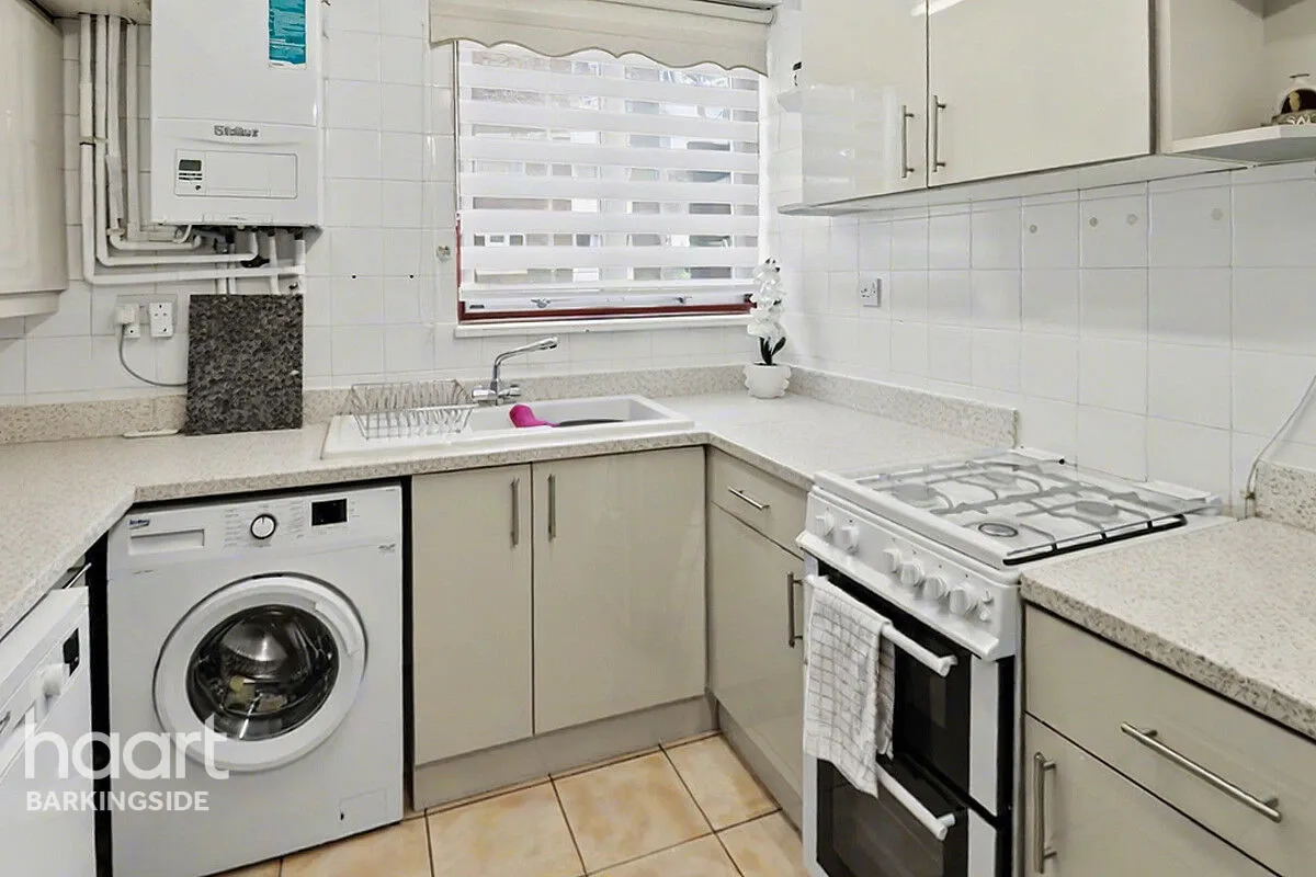 Haldon Close, Chigwell, IG7, photo 6