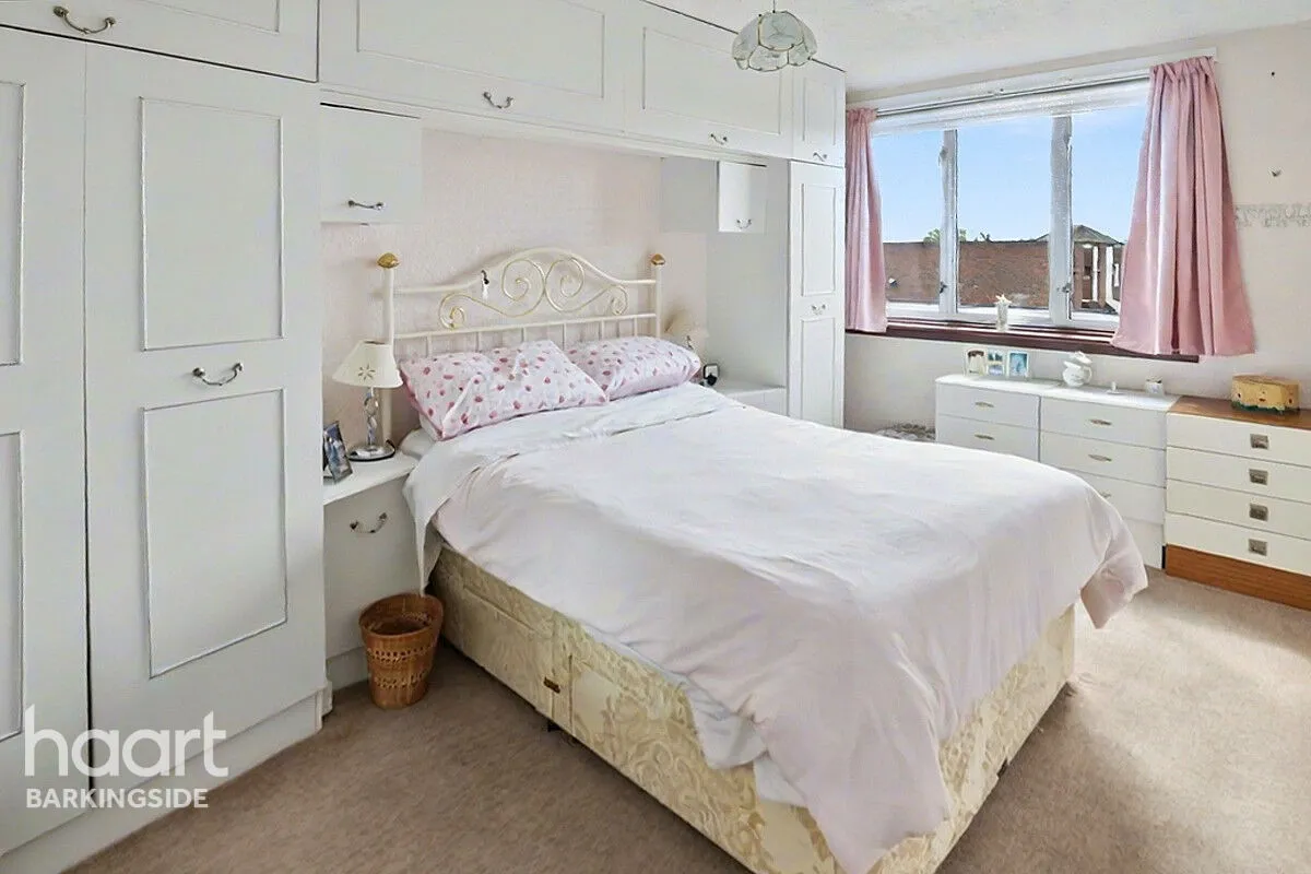 Haldon Close, Chigwell, IG7, photo 9