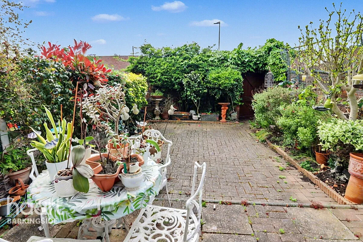 Haldon Close, Chigwell, IG7, photo 15