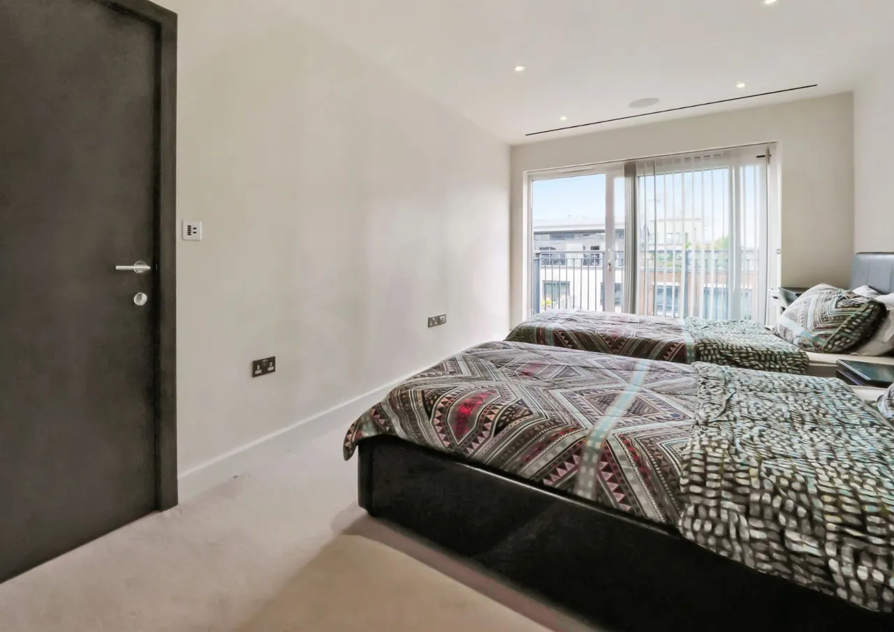 Aerodrome Road, Colindale, NW9, photo 15