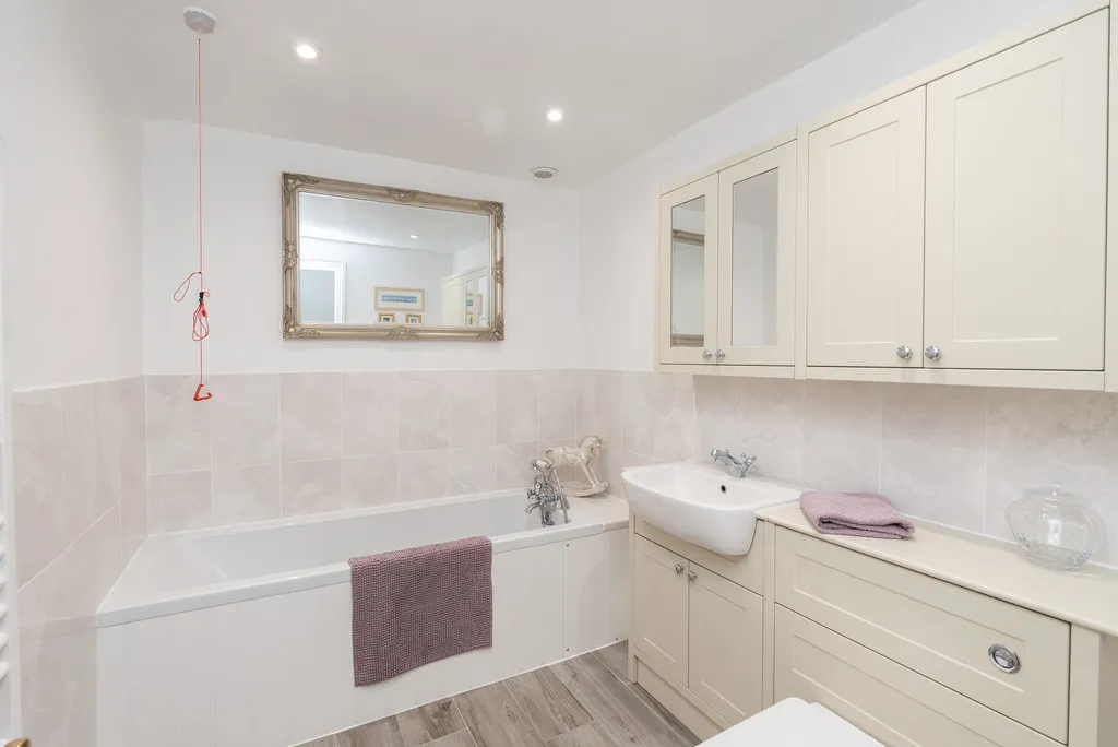 Glebe Road, Dorking, RH4, photo 9