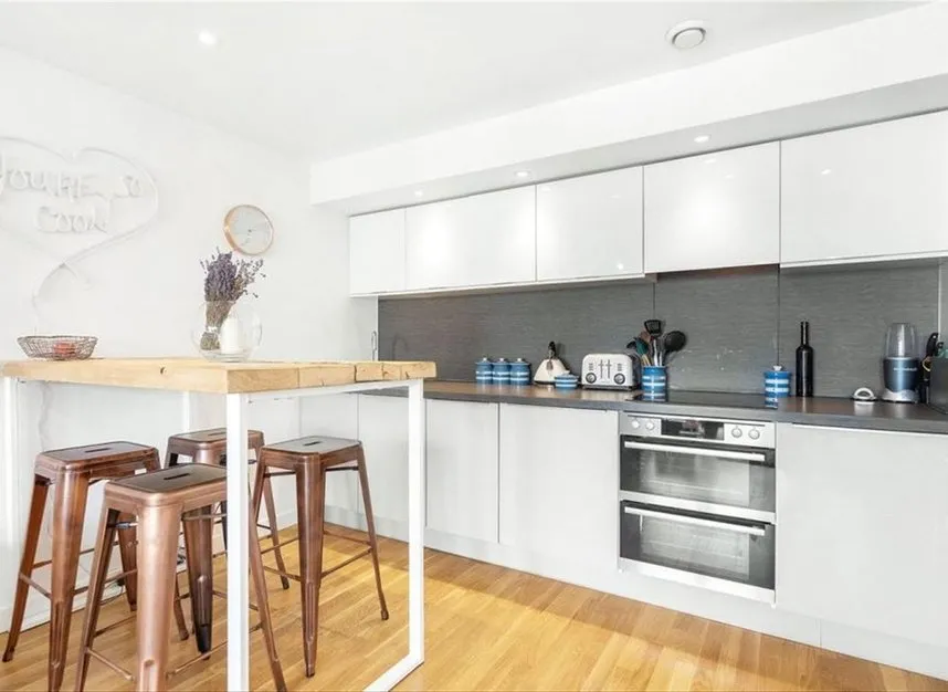 Baltic Avenue, Brentford, TW8, photo 4