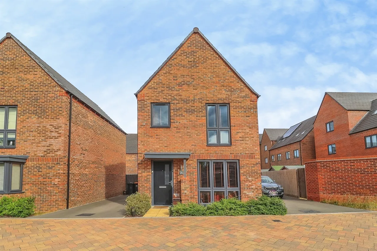 3 bed house for sale, Hawthorn Lane, Houghton Regis, LU5