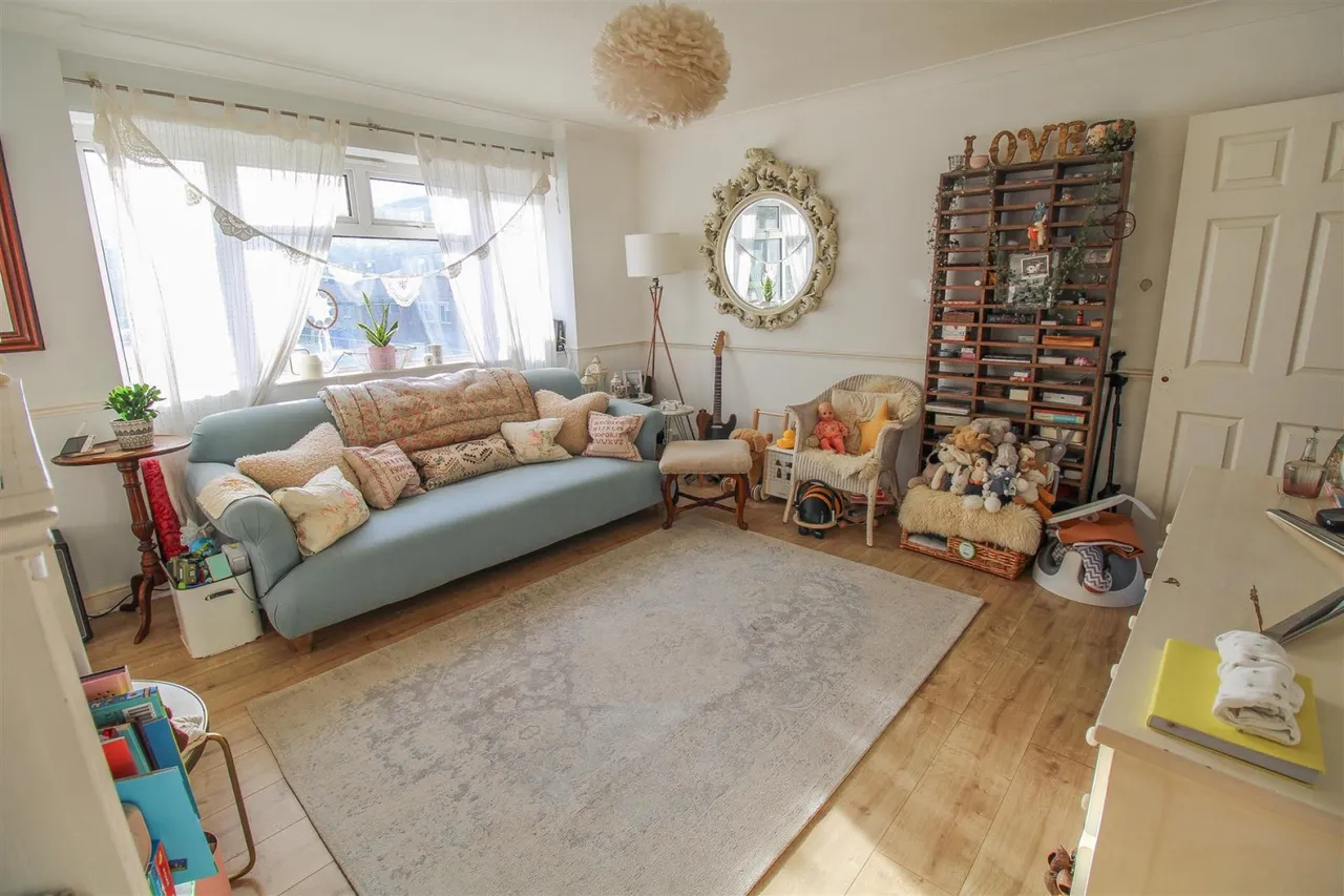 Tanys Dell, Harlow, CM20, photo 2