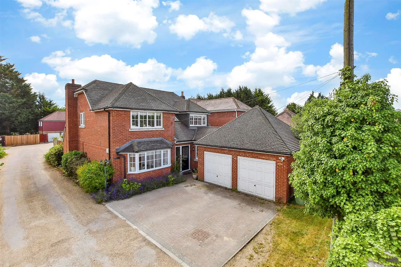 4 bed house for sale, London Road, West Kingsdown, TN15