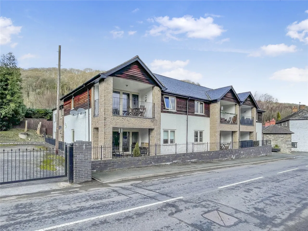 2 bed flat for sale, Llys Y Nant, Glyn Ceiriog