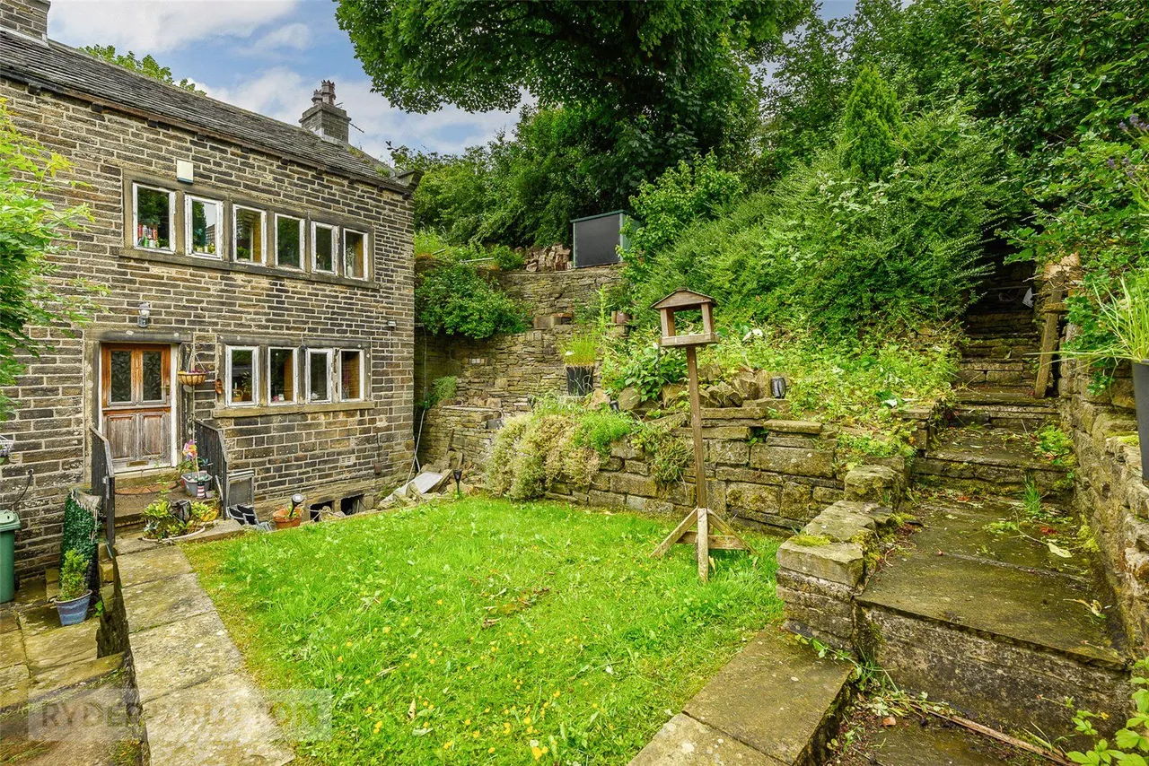 2 bed house for sale, Lane Top, Linthwaite, HD7