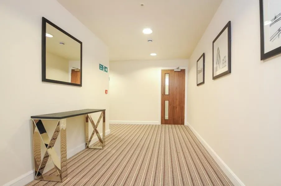 Lyon Road, Walton-on-Thames, KT12, photo 7