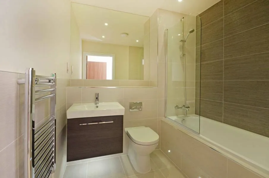 Lyon Road, Walton-on-Thames, KT12, photo 5