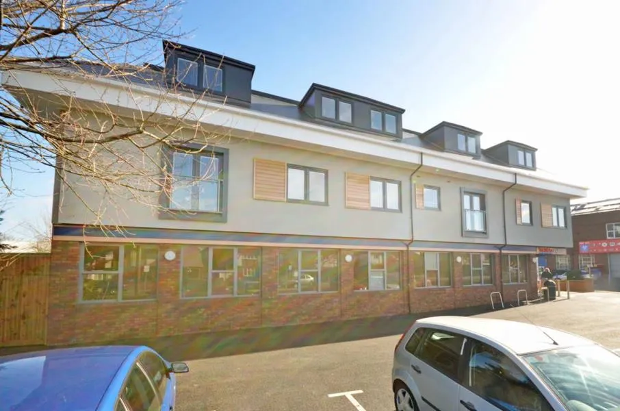 Lyon Road, Walton-on-Thames, KT12, photo 9