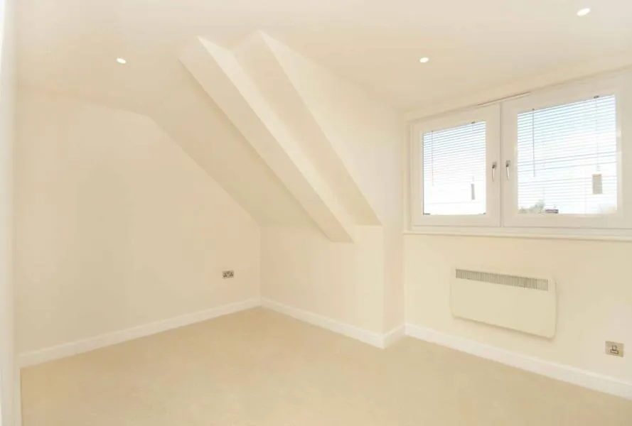 Lyon Road, Walton-on-Thames, KT12, photo 4