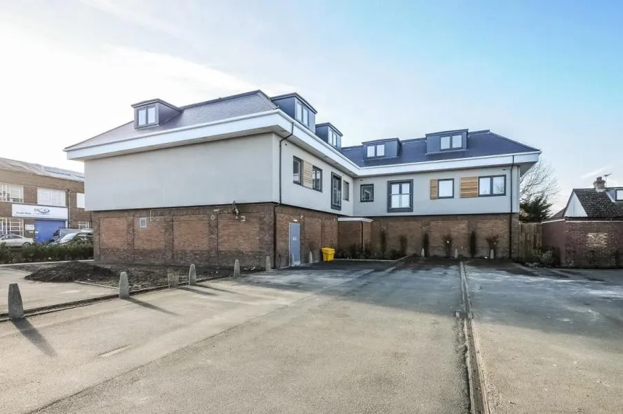 Lyon Road, Walton-on-Thames, KT12, photo 8