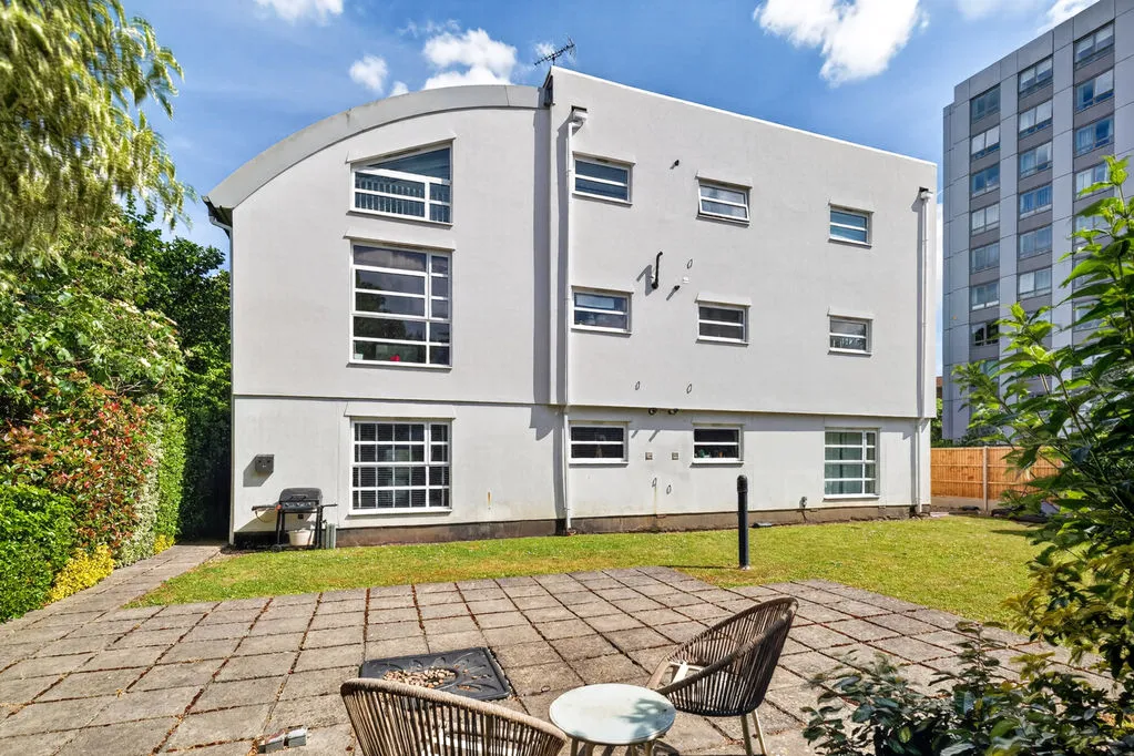 Bridge Street, Walton-On-Thames KT12 1AG, photo 8