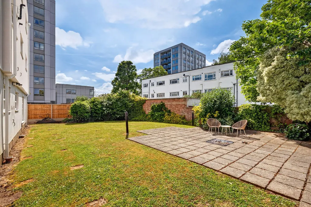 Bridge Street, Walton-On-Thames KT12 1AG, photo 9