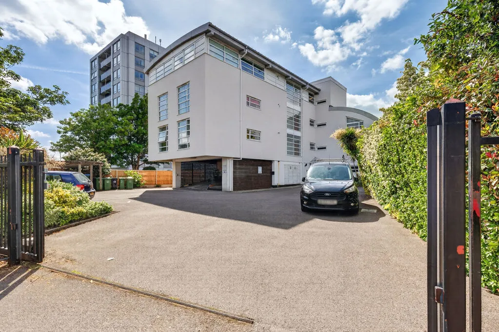 Bridge Street, Walton-On-Thames KT12 1AG, photo 19