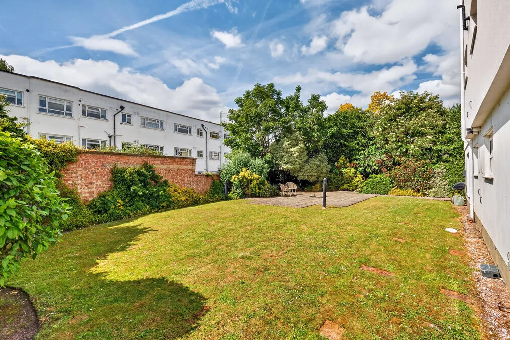 Bridge Street, Walton-On-Thames KT12 1AG, photo 17