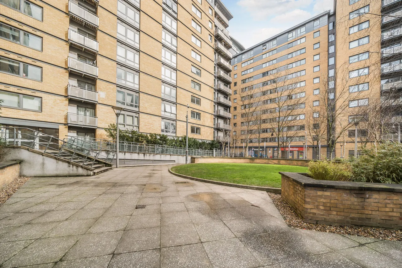 77 Trentham Court, Victoria Road, London, photo 10