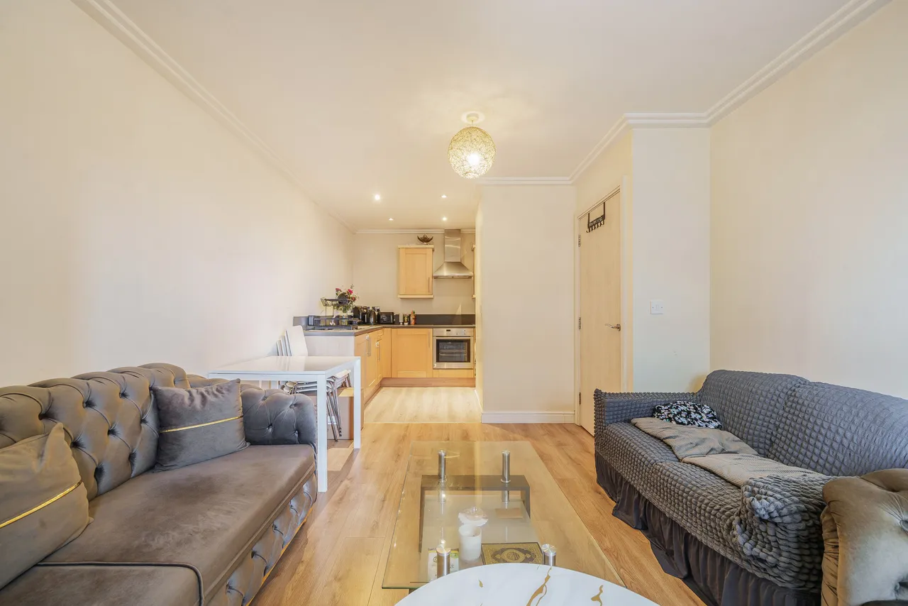 77 Trentham Court, Victoria Road, London, photo 4