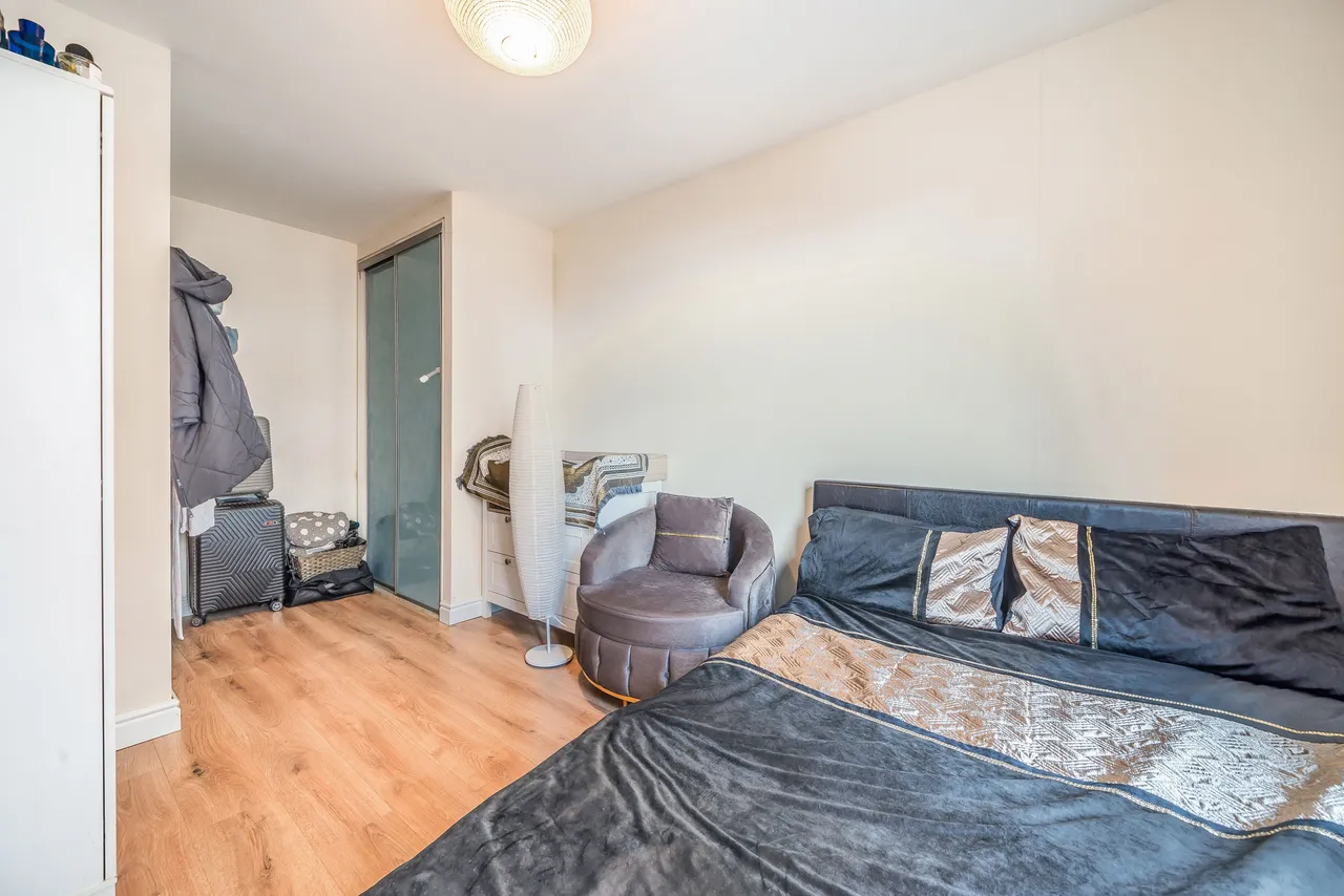 77 Trentham Court, Victoria Road, London, photo 7