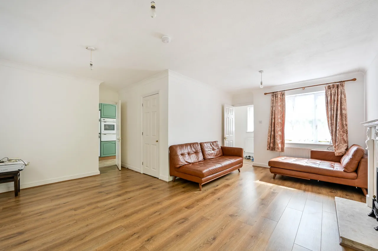 5 Teviot Close, Guildford, photo 12