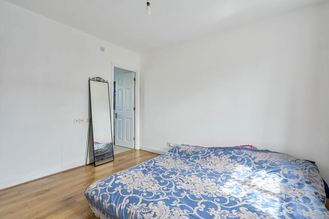 5 Teviot Close, Guildford, photo 6