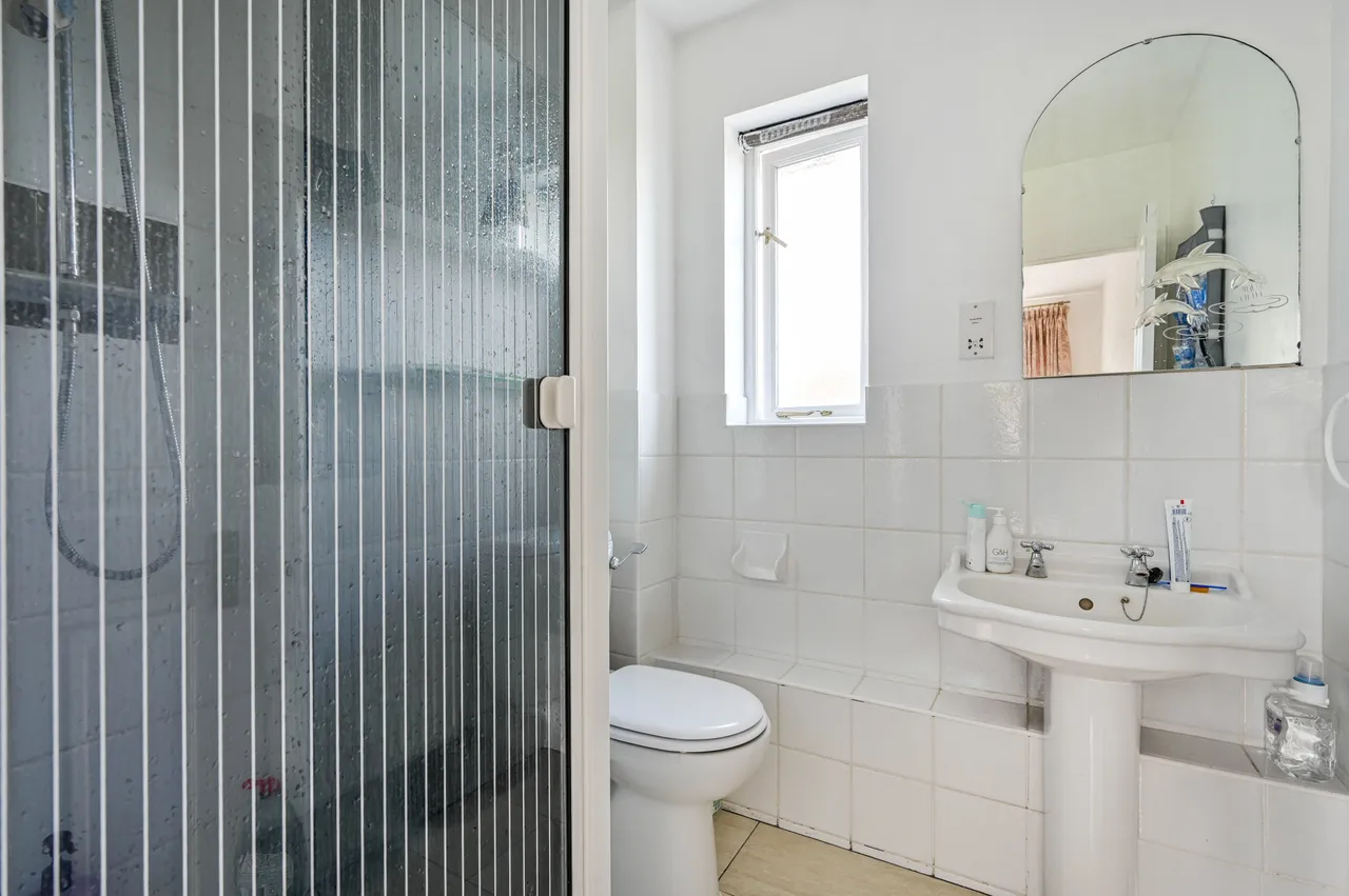 5 Teviot Close, Guildford, photo 10