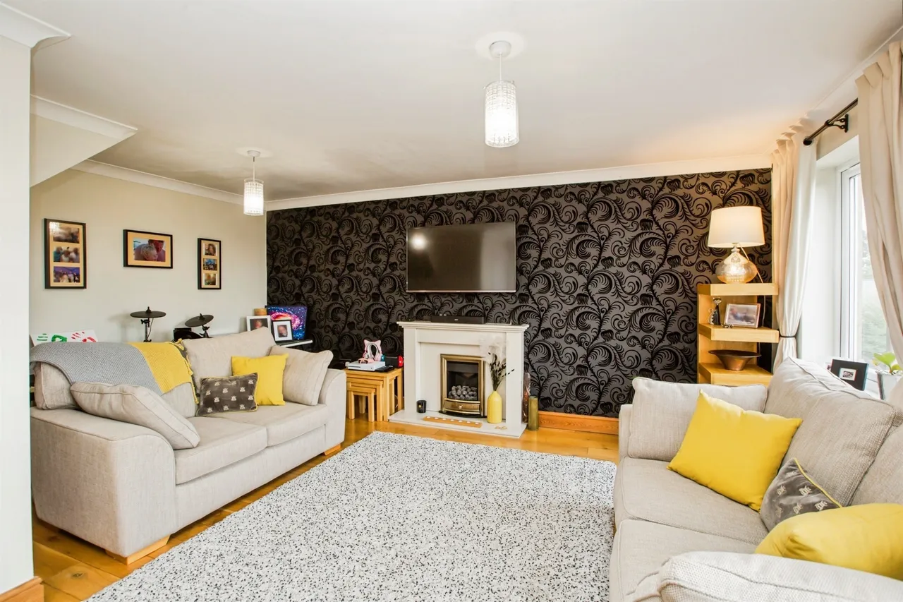 Whitemoor Way, Denholme, BD13, photo 2