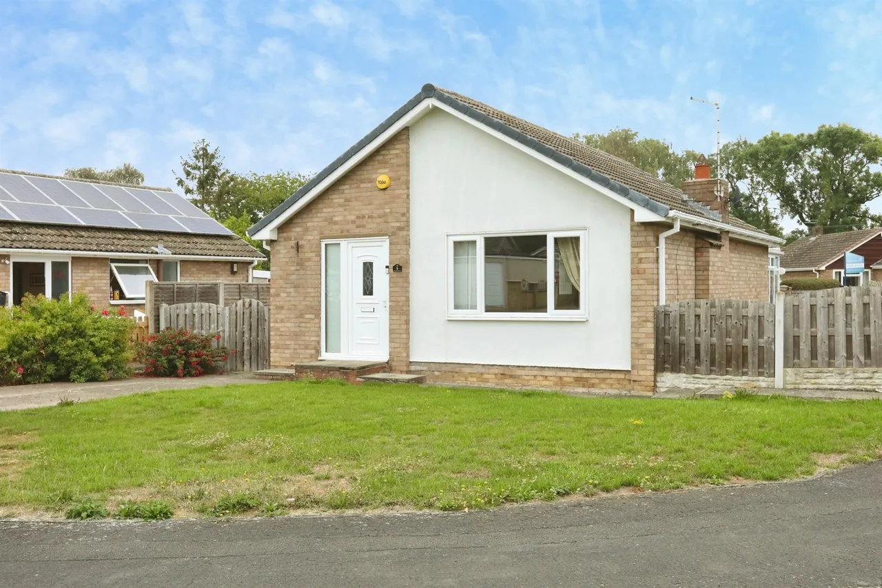 2 bed house for sale — Ulverston Avenue, Askern, Doncaster