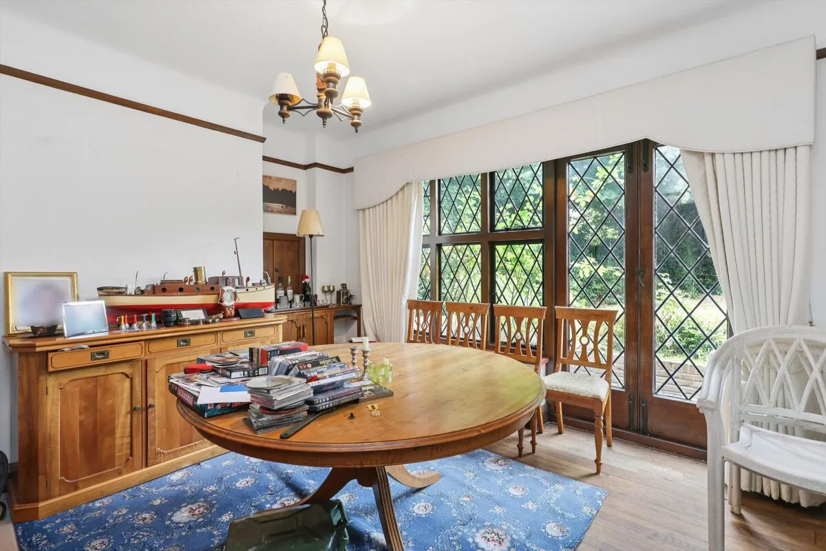Esher Place Avenue, Esher, KT10, photo 4