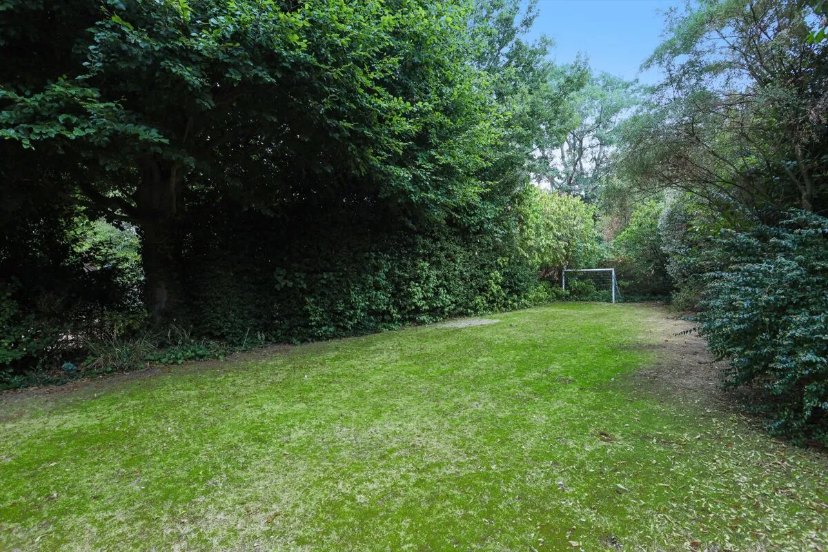Esher Place Avenue, Esher, KT10, photo 7