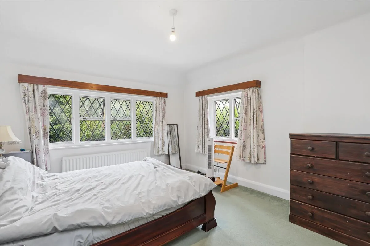 Esher Place Avenue, Esher, KT10, photo 5