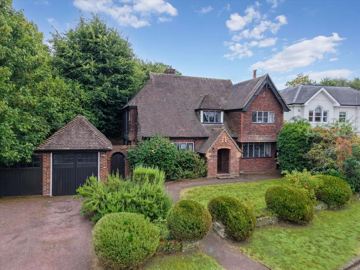 4 bed house for sale, Esher Place Avenue, Esher, KT10