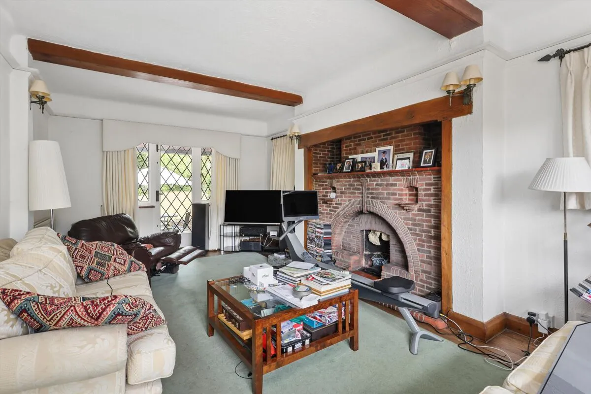 Esher Place Avenue, Esher, KT10, photo 3