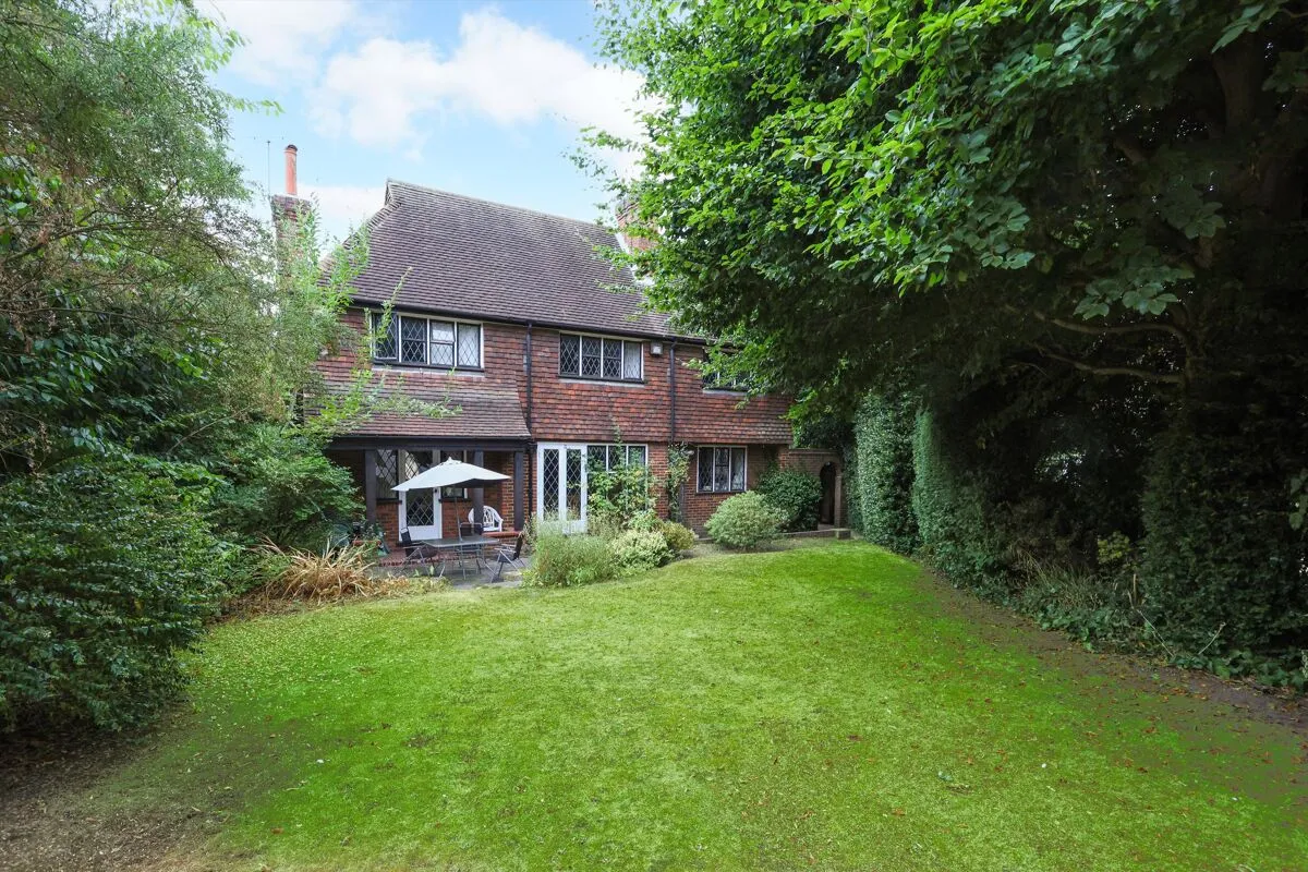Esher Place Avenue, Esher, KT10, photo 8