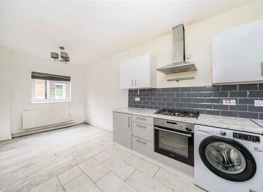Coldharbour Lane, Camberwell, SE5, photo 2