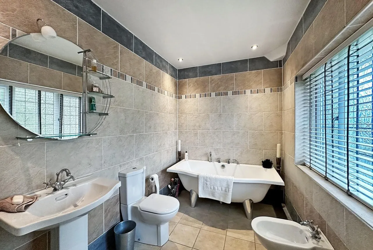 Woodhead Road, Hale, Cheshire WA15 9LD, photo 42