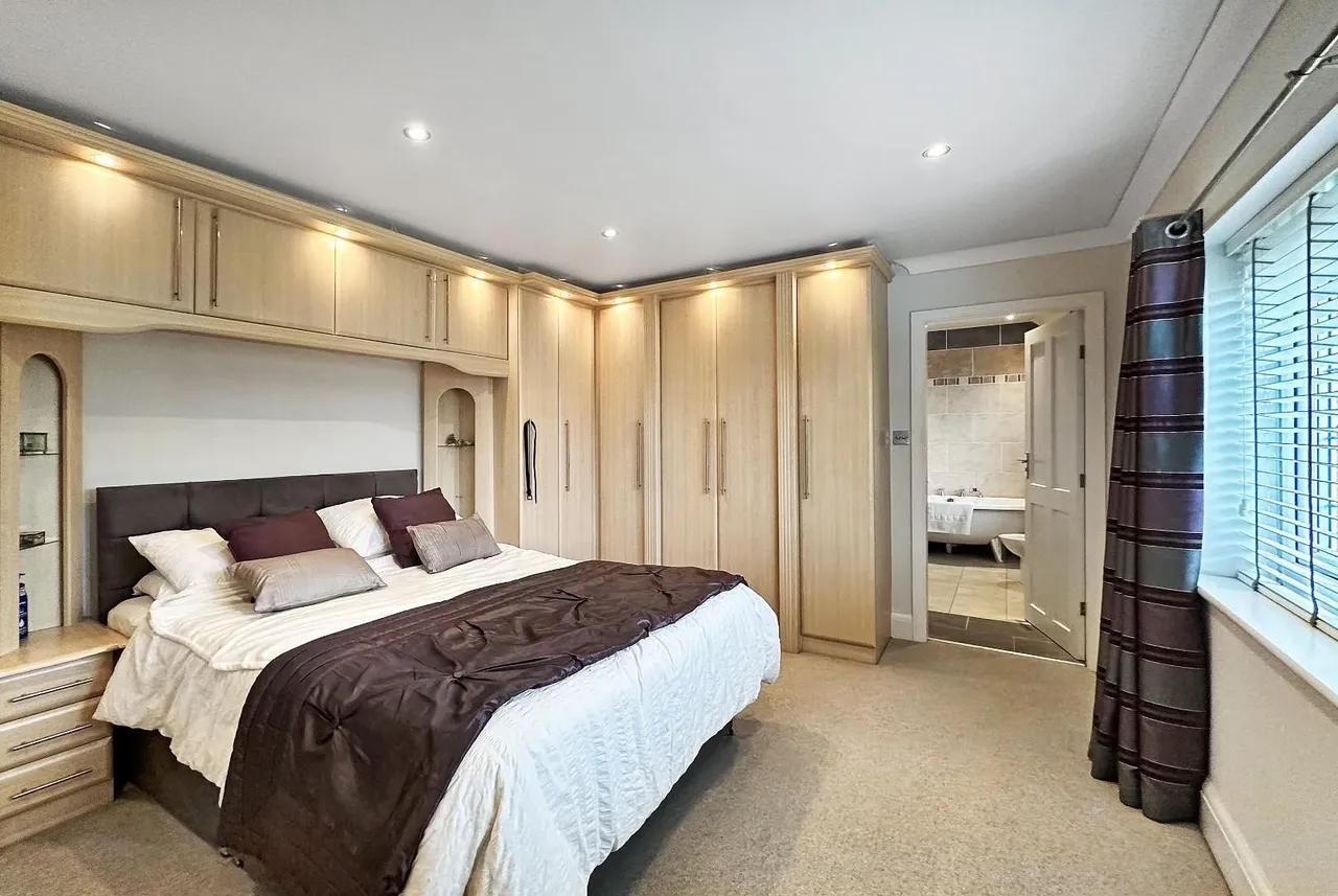 Woodhead Road, Hale, Cheshire WA15 9LD, photo 41